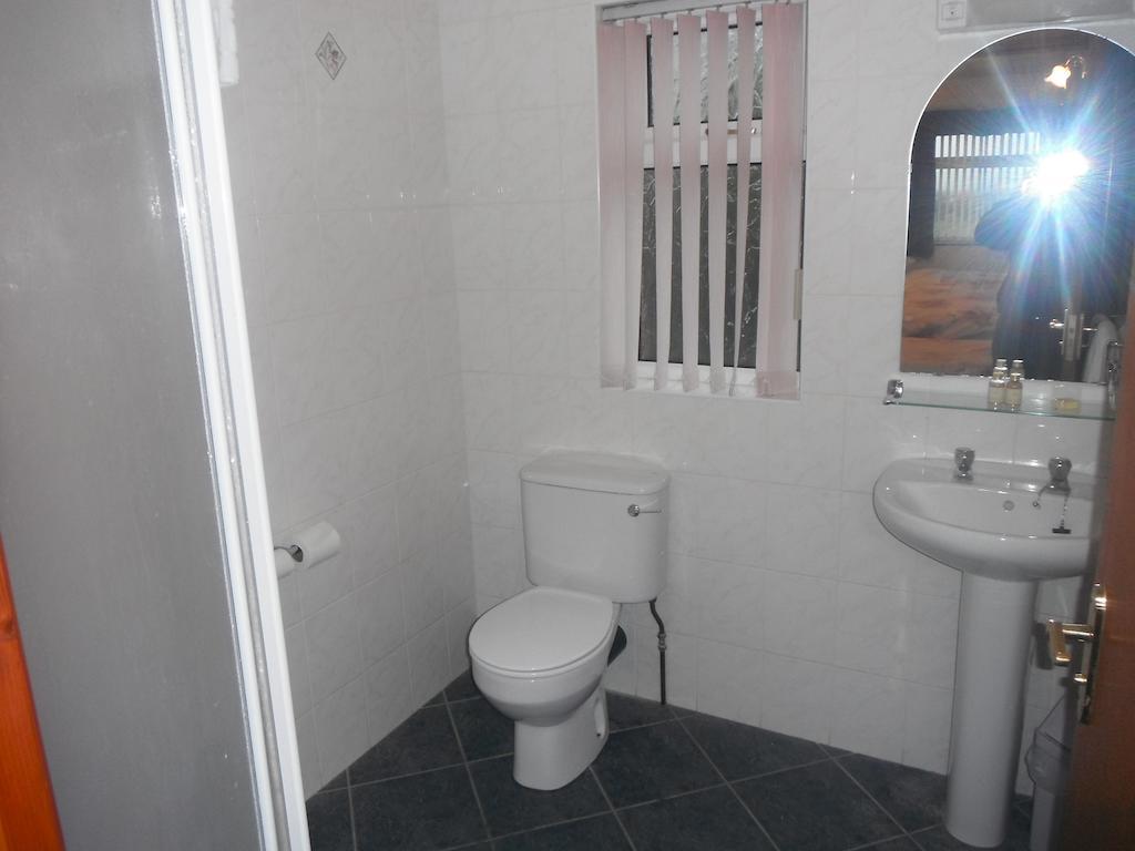 5 Corners Guest Inn Ballyclare Zimmer foto